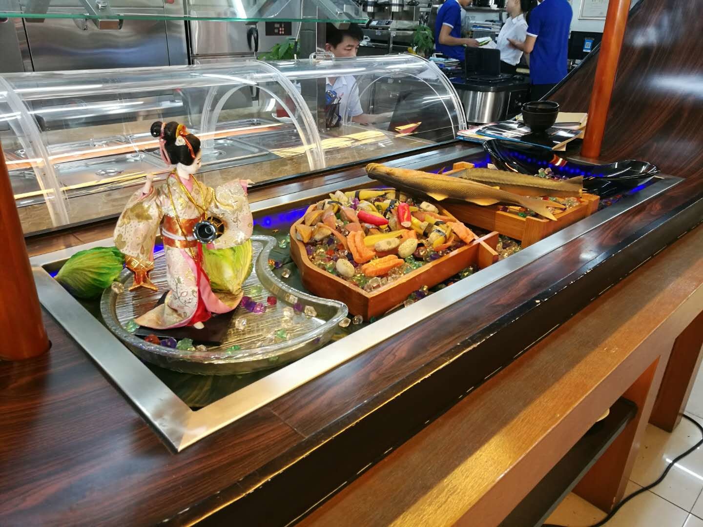 Boat Shaped Commercial Buffet Equipment Mahogany Made Refrigerated Sushi Buffet Counter