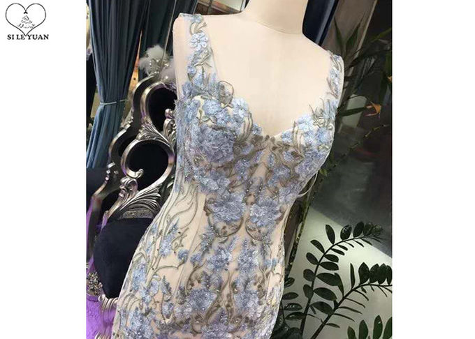 Sleeveless Mermaid Style Prom Dress / Special Lace V Neck Ball Gown Backless