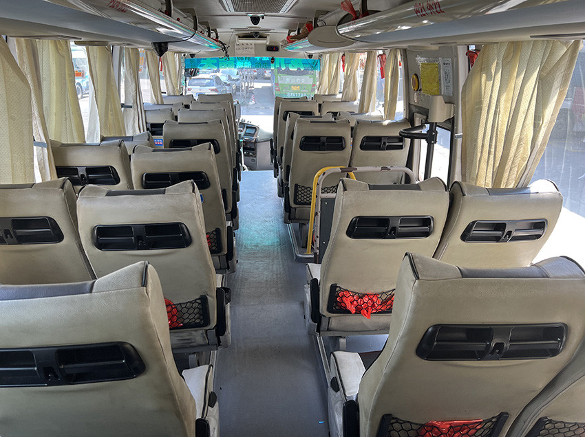 Diesel Used Tourist Bus 37 Seats 2 Door LHD Euro 4 With Manual Transmission