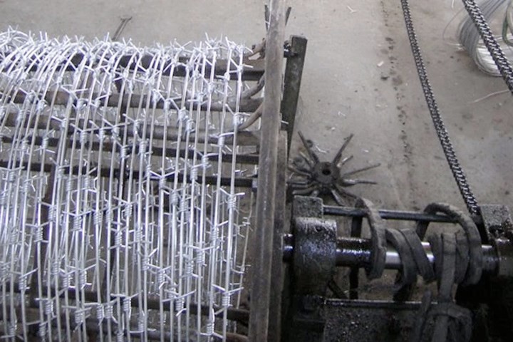 Single Strand Twist Barbed Wire Hot Dipped Galvanized Barbed Fence Airport Fence