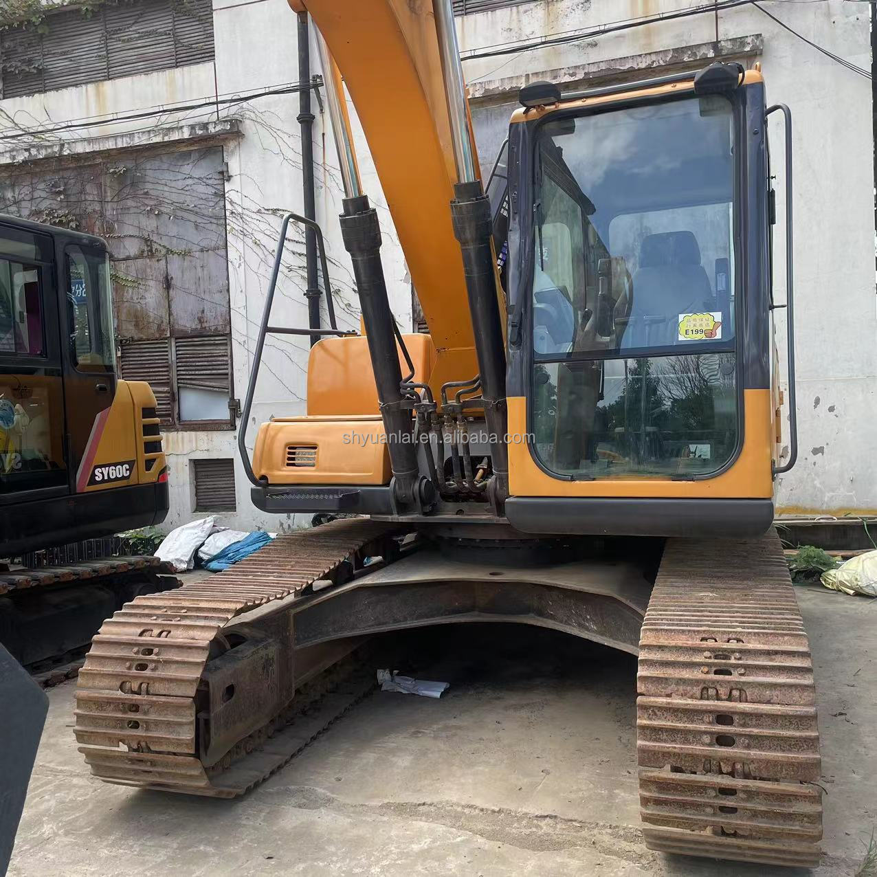 Low price sale of original hydraulic track type Sany SY135 second-hand excavator and hook machine