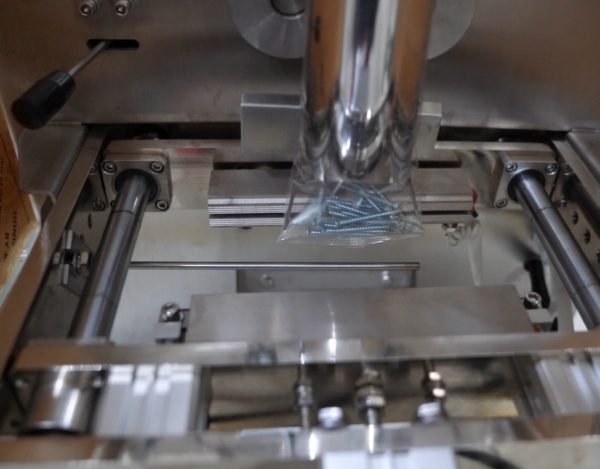 CE Hardware Screw Counting Packing Machine Nuts Bolts Counting And Packaging Machine