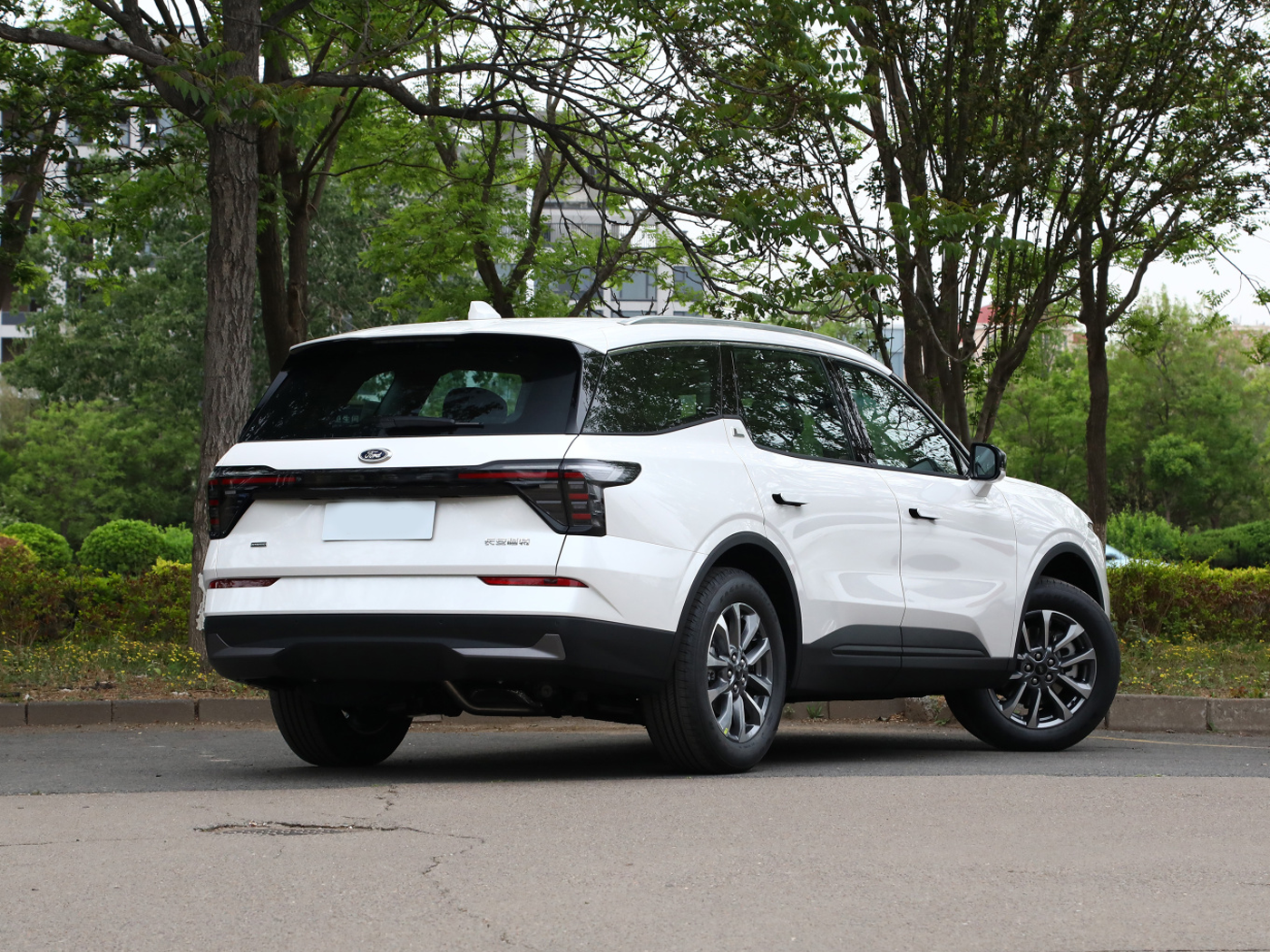 3950mm Wheelbase 2023 Ford Edge Ruijie L 2.0T EcoBoost E-Hybrid 4WD 5-Door SUV Electric Car