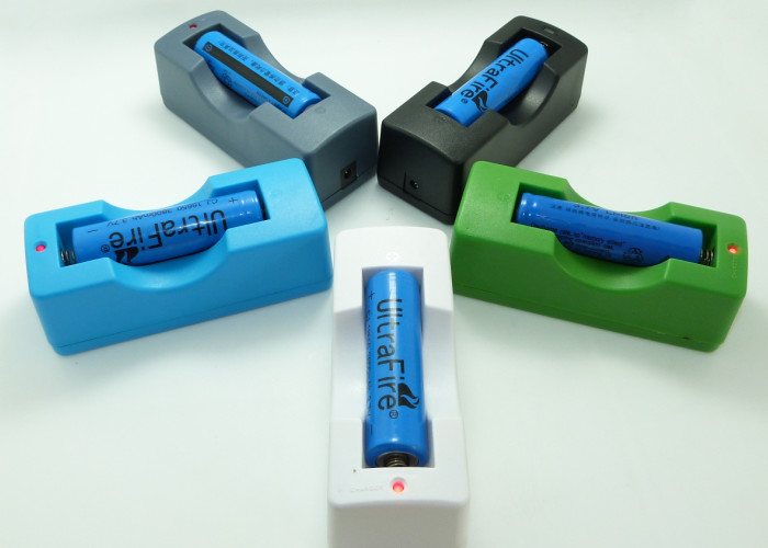 Lightweight Cree Head Torch Charger , 4.2 Volt Lithium Ion Battery Charger