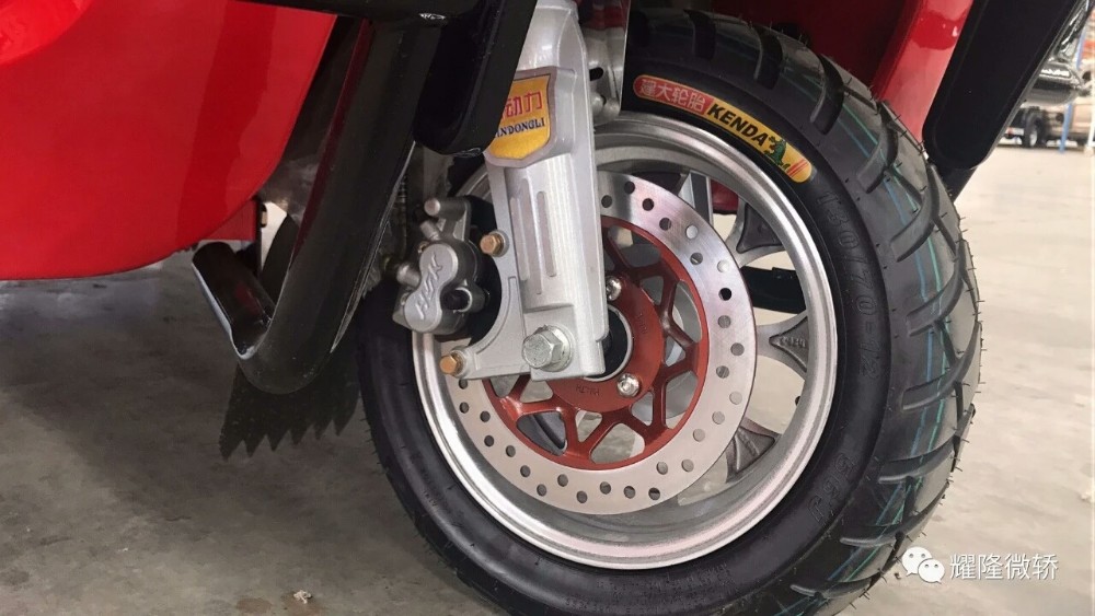 Closed 200 Watt 175cc Gas Powered Tricycle