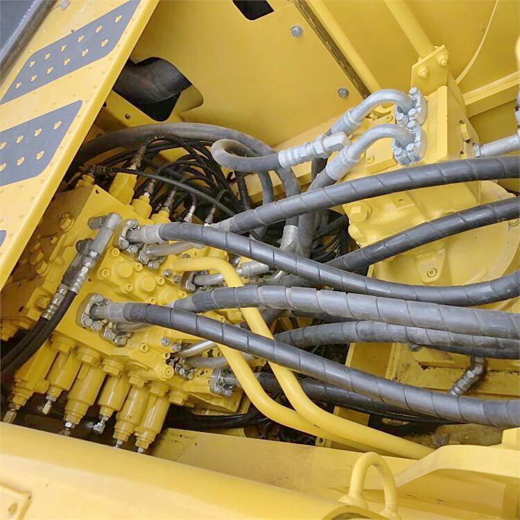 Original Komatsu PC200-8 Crawler Excavator 20 Ton with 0.8m3 Bucket Capacity in Japan