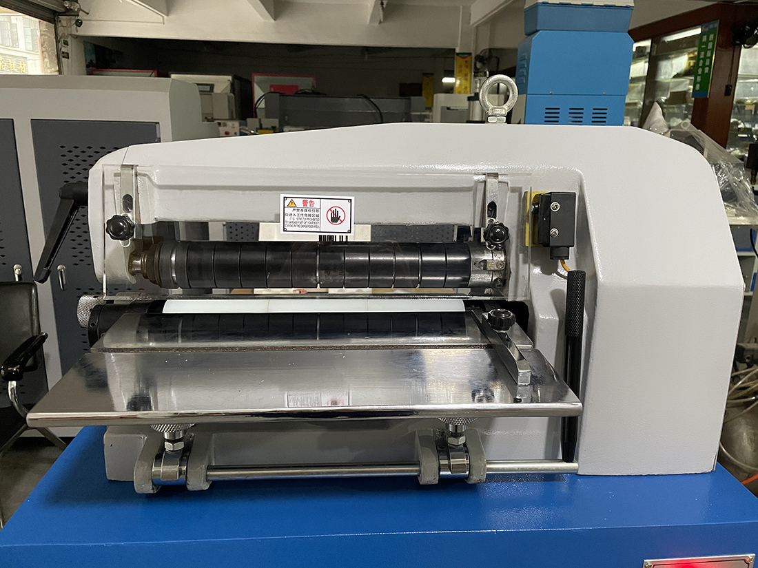 High Precision Leather Belt Strap Cutting Machine Energy Efficiency Smooth And Safety