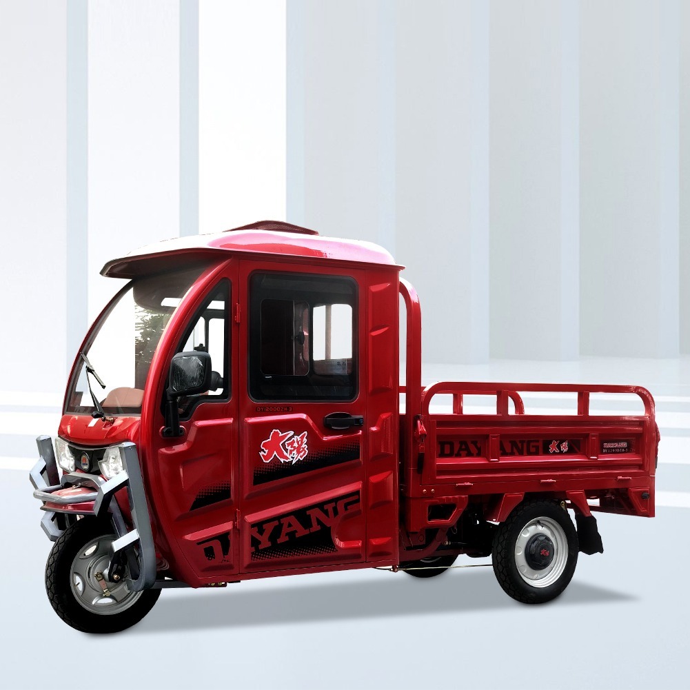 1500w Electric Cargo Tricycle with Enclosed Body High Displacement and Red Color Made