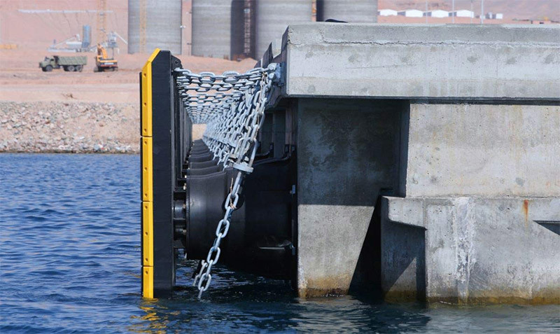 1000h Cone Port Fender Excellent Shear Resistance Marine Grade Rubber Long Service Life