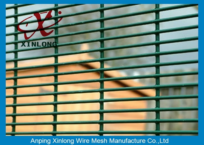 4.0mm Low Carbon Iron Wire PVC Coated 358 Security Fence For Prison