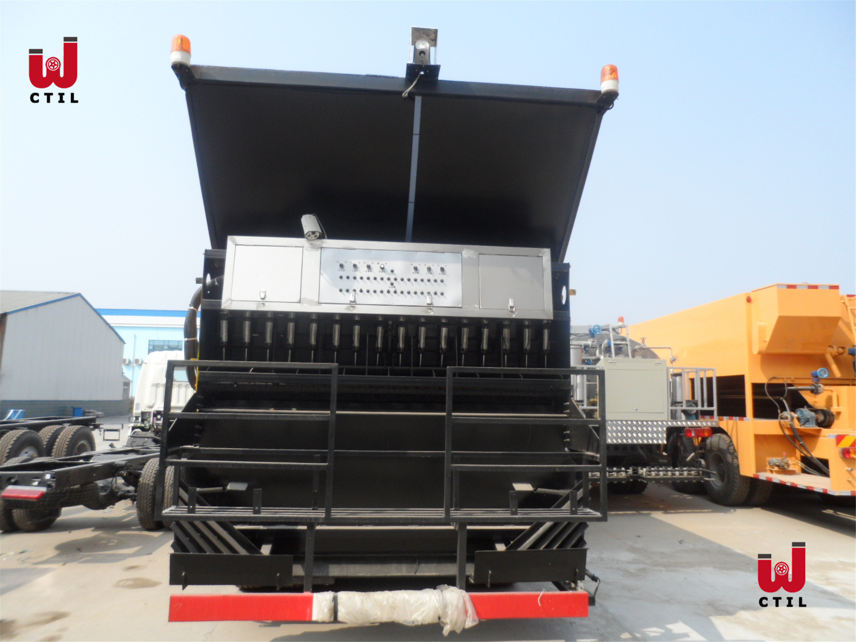 Euro 4 Asphalt Distributor Truck 18t Road Construction Truck