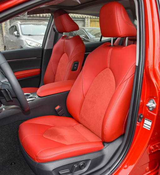 Toyota Camry 2022 2.5S Knight Edition medium car 2.5L 209 hp L4 Automatic manual transmission (AT)