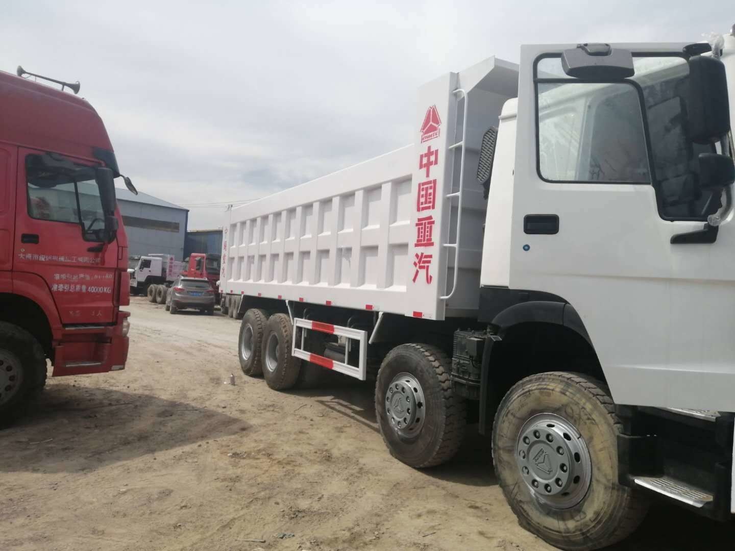 Powerful Diesel Engine Heavy Duty Tipper 8x4 for Heavy Load Transportation 18-23 Cubic Yards