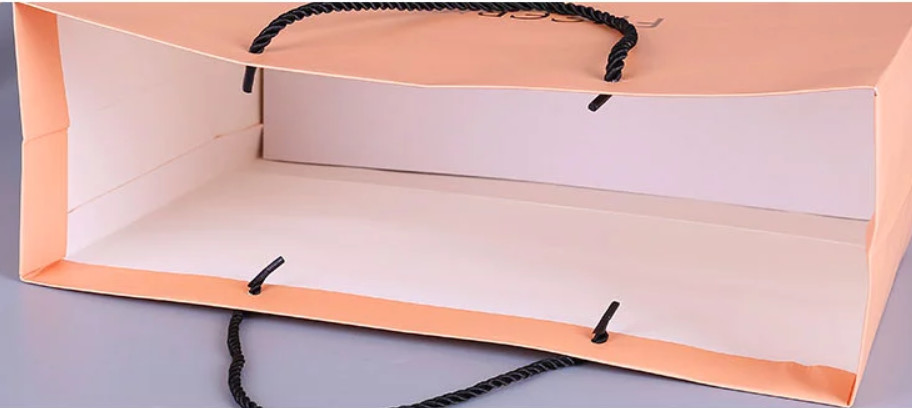 Delicate Bespoke Printed Paper Bags , Pink Paper Carrier Bags Accurate 4C Printing
