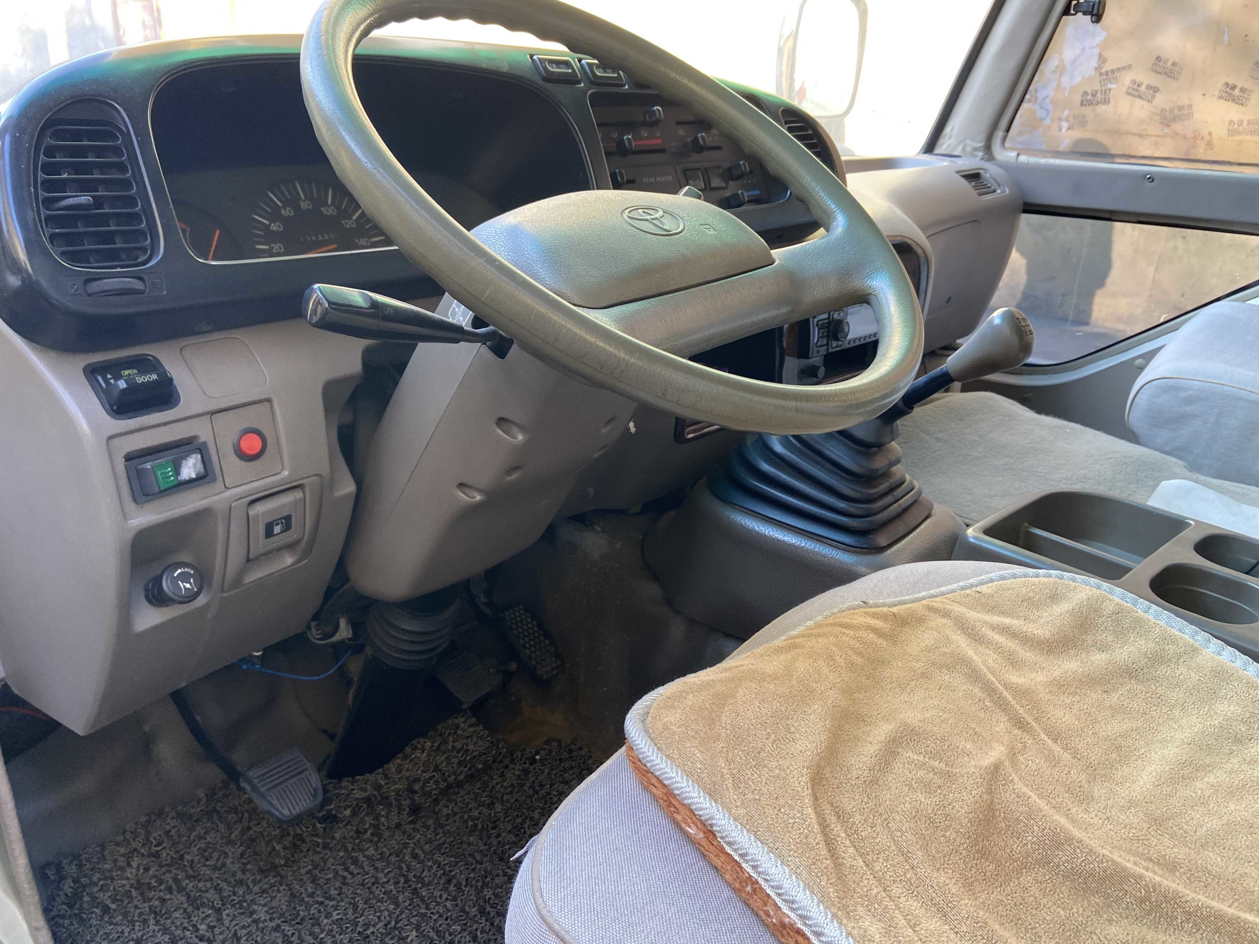 Used Mini Vans Toyota Coaster 29seats Diesel Engine 2nd Hand Mini Bus 1HZ engine