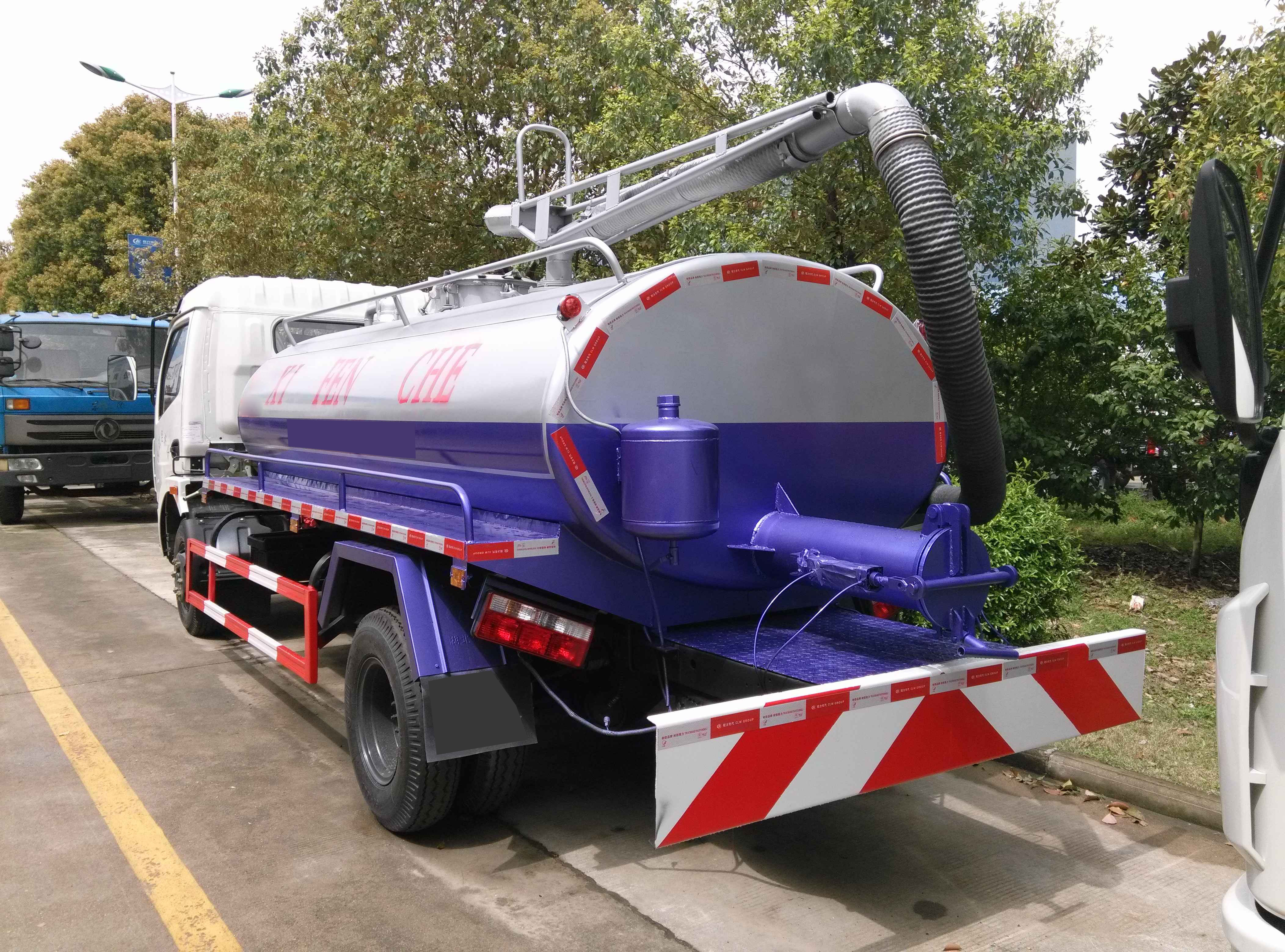 110 Kw Euro 4 Diesel Mini Vacuum Sewage Suction Truck for Manual Sewage Disposal