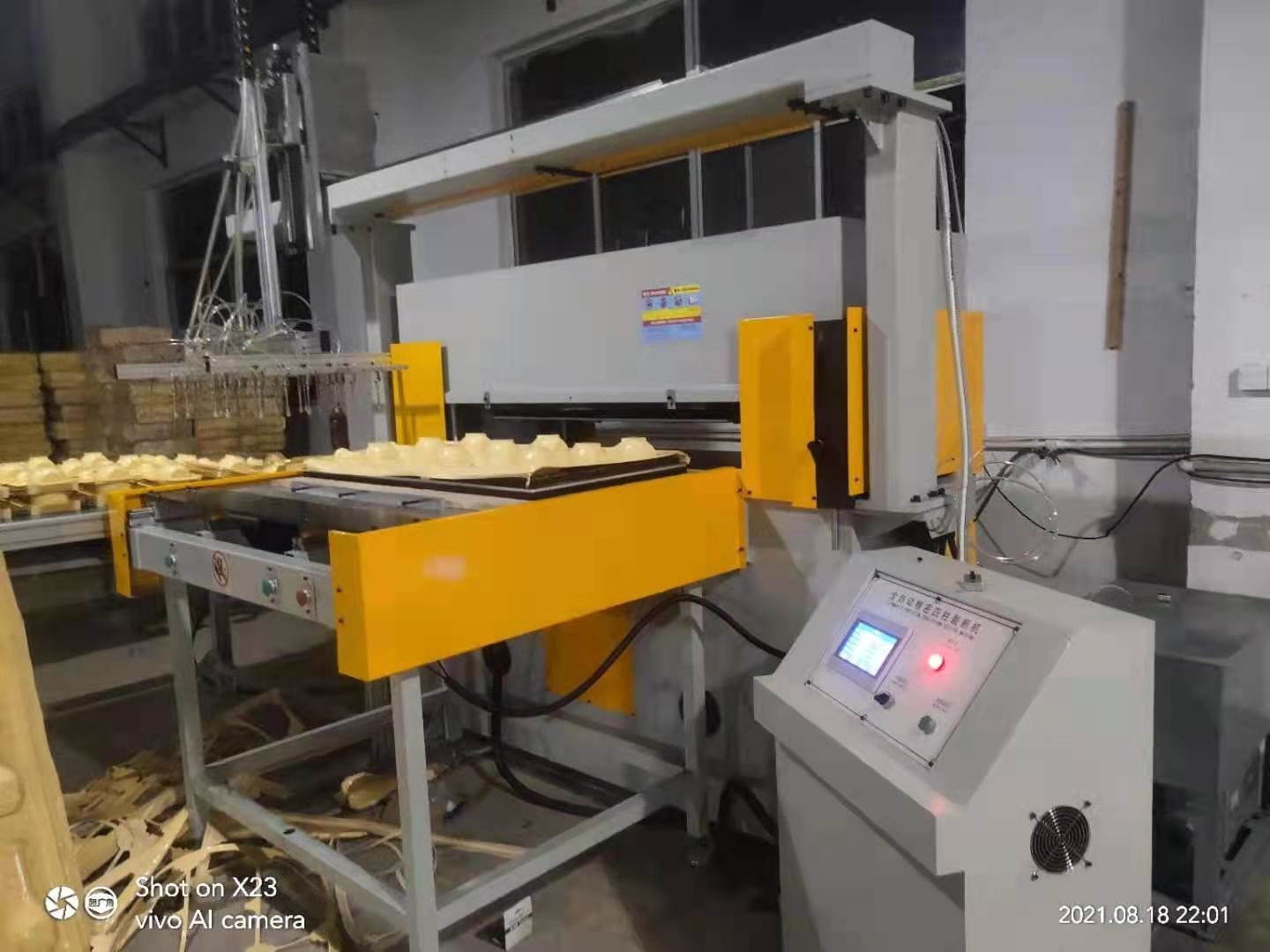 Plastic Bowl Hydraulic Die Cutting Machine With Mechanical Arm Magic Hand