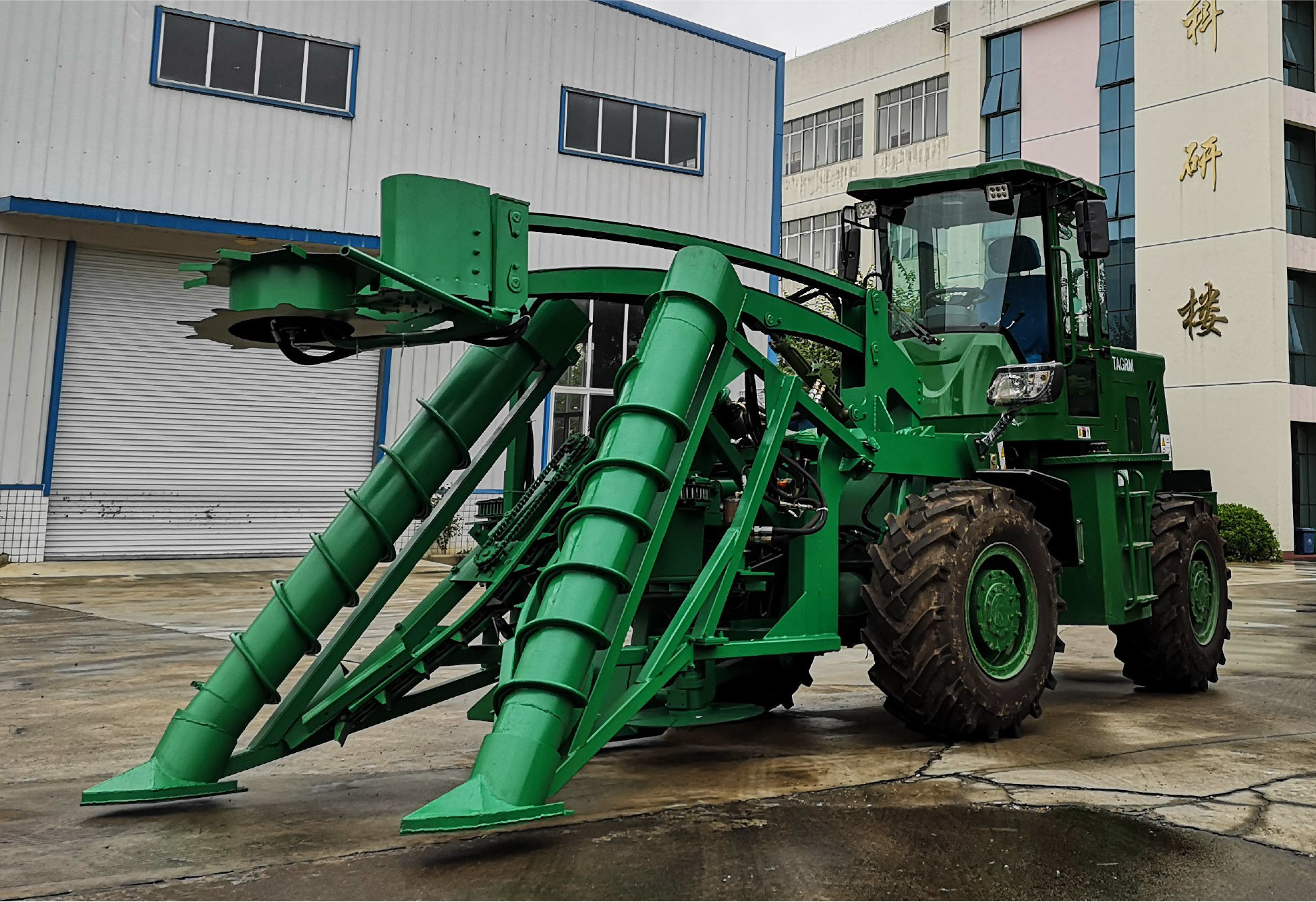 52kw Small Scale Agricultural Machinery 4x4 Whole Stalk Sugarcane Harvester