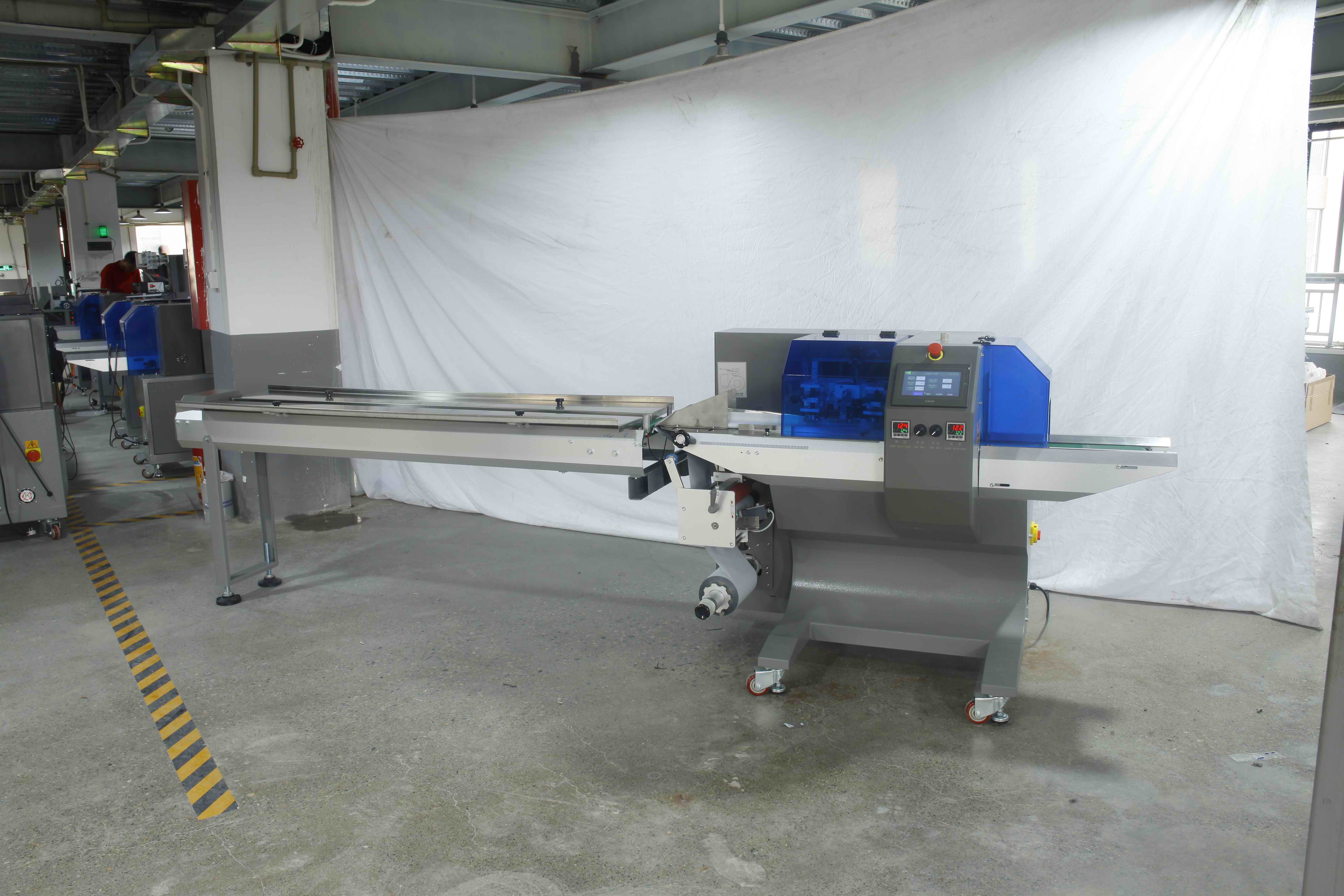 Fully automatic horizontal wrapping flow pack packing machine ice cream lolly popsicle packaging machine