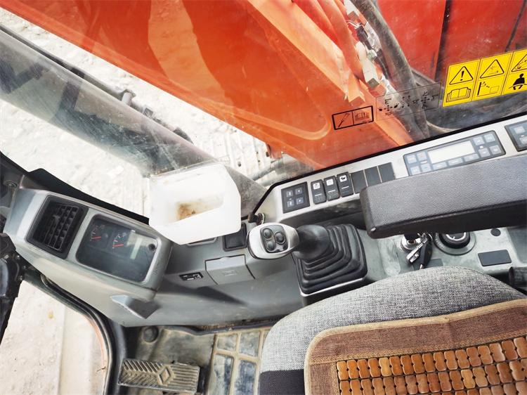 Active 7 Ton Used Doosan DX75 Excavator Mini with Original Hydraulic Pump in Shanghai