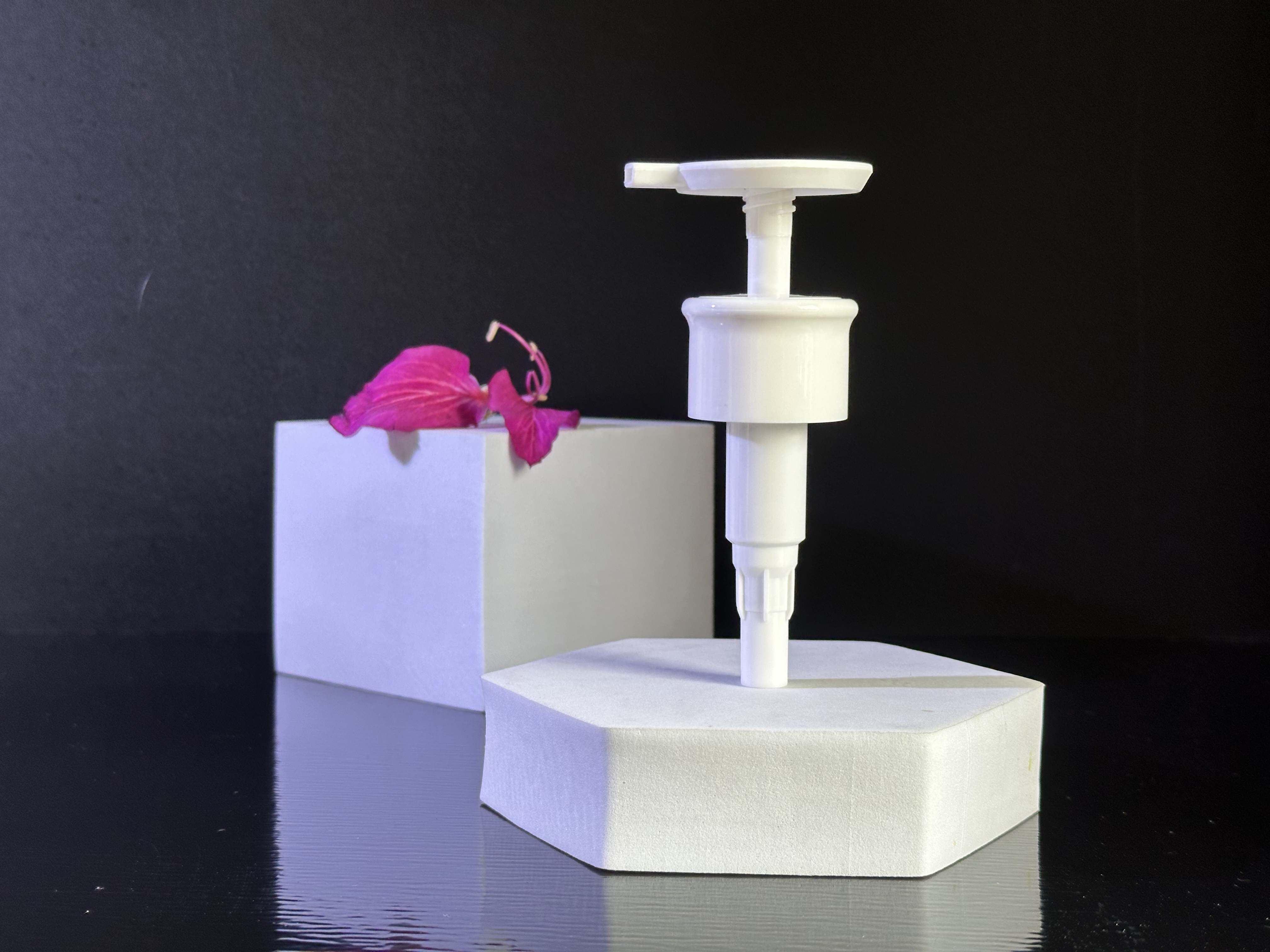Customized Plastic Bottle Pump for Cosmetics Bottles with 24/410 28/410 Neck Size and Carton Packing