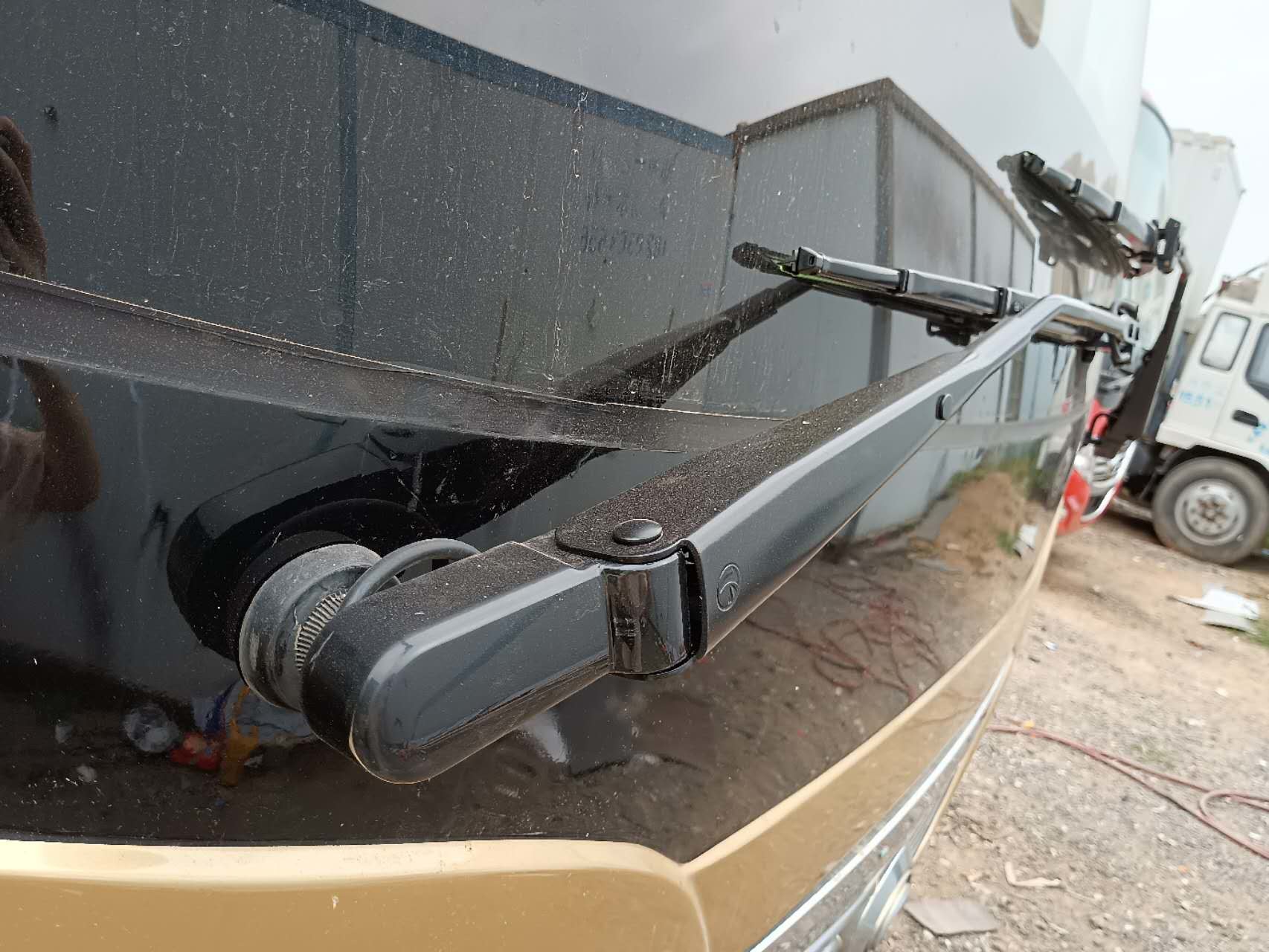 Front Engine Bus Yutong Zk6102d Leaf Spring Suspension RHD/LHD 45-47Seats Coach