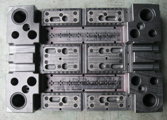 PP Resin Multi Color Injection Molding 16 Cavities Double Injection Molding