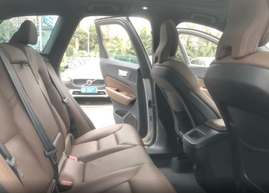 4708x1902x1660 Volvo Used XC60 Gas Car for SUV Needs