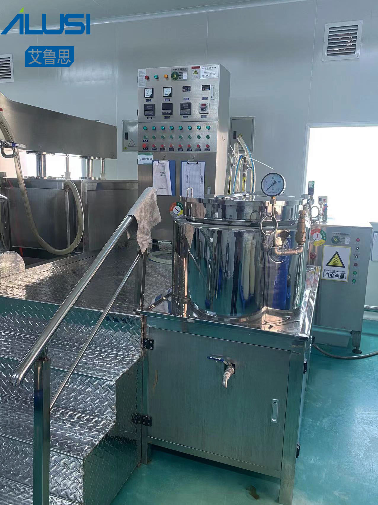 Vacuum Homogeneous Lifting Emulsifier Mixing Machine 500L Liquid Medicine Mixer