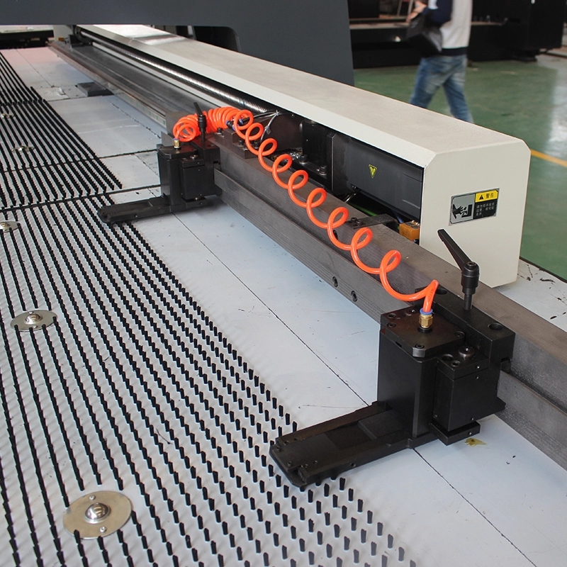 Servo Type CNC Turret Punch Press Machine With Auto Index 30 ton