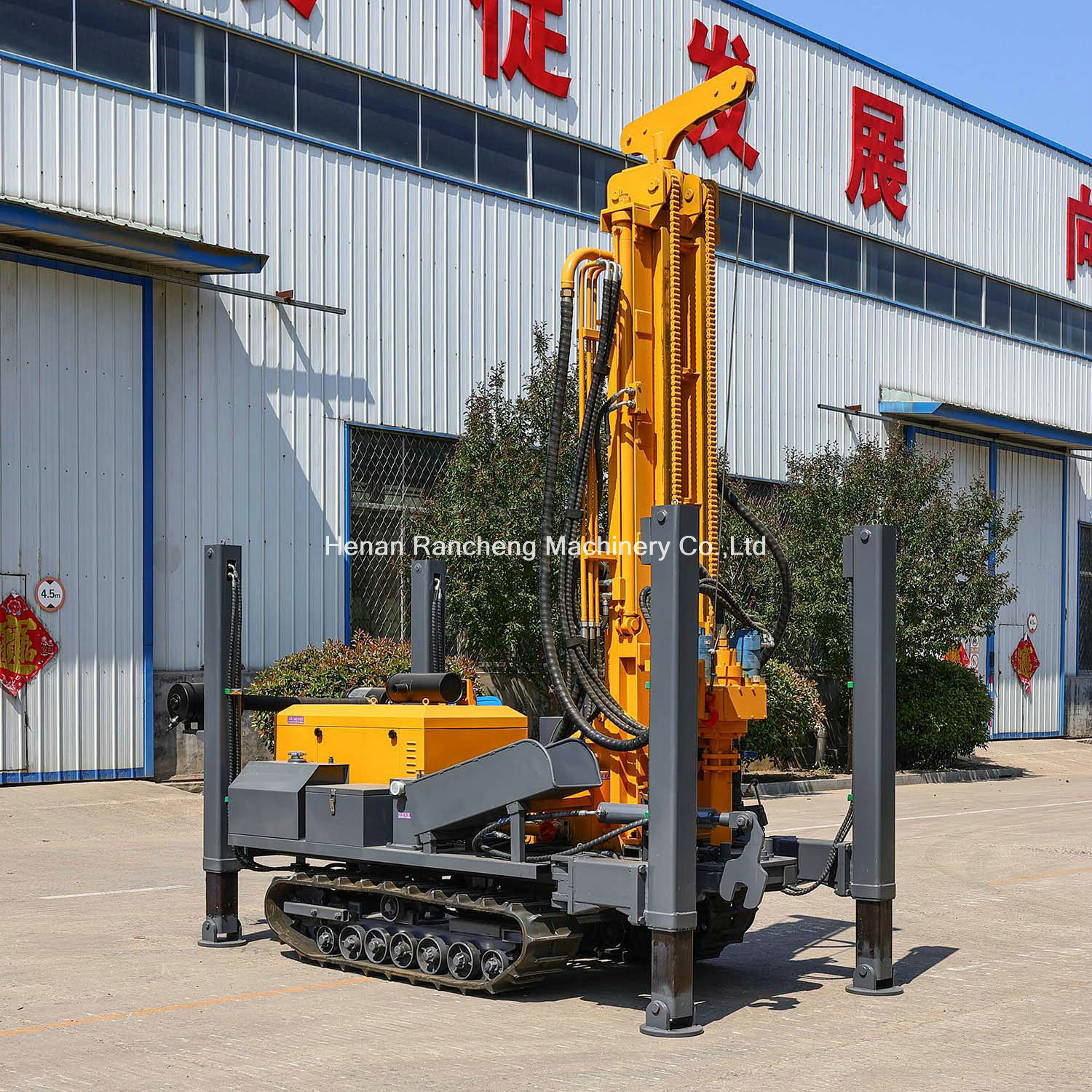 200m Hydraulic Crawler 58KW Diesel Powered Water Well Drilling Rig
