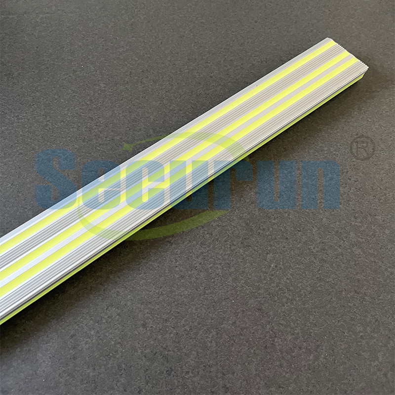 L Shape Photoluminescent Anti Slip Stair Nosing With 29600mcd/M2 Brightness Yellow Green