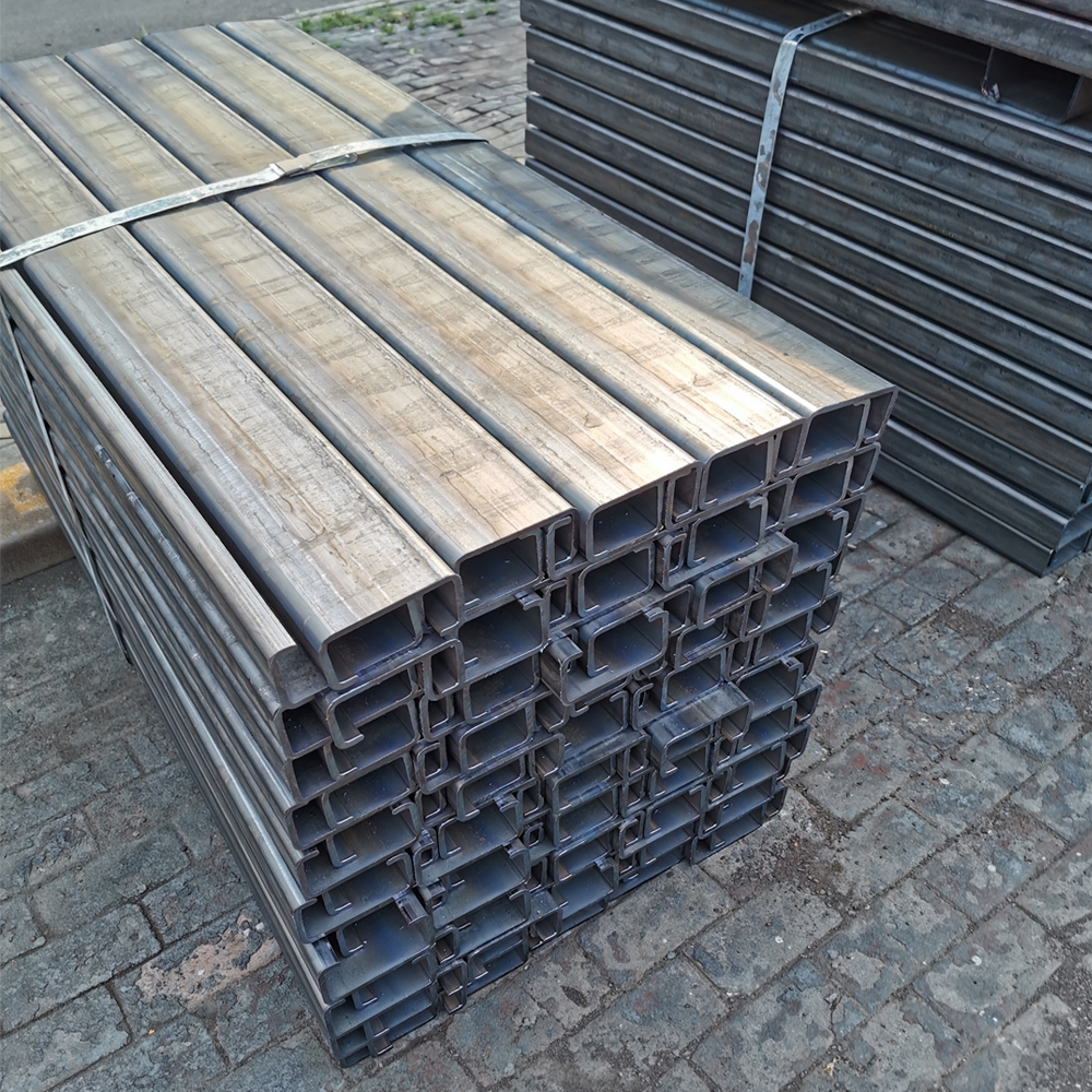 Roadway Safety Steel Corrugated Beam Highway Guardrail Z Post ISO9001 2000 Certified