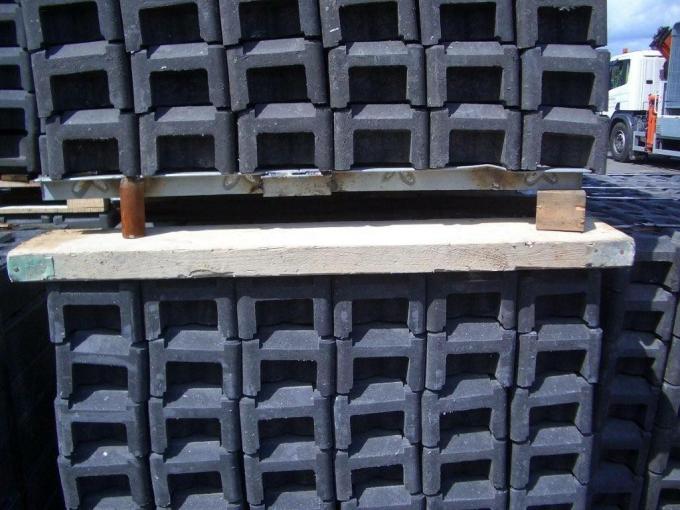 Standard Temporary Fence for Sale 2100mm x 2400mm ,42 microns ,wall thickness 2.00mm and a 60mm x 150mm diameter