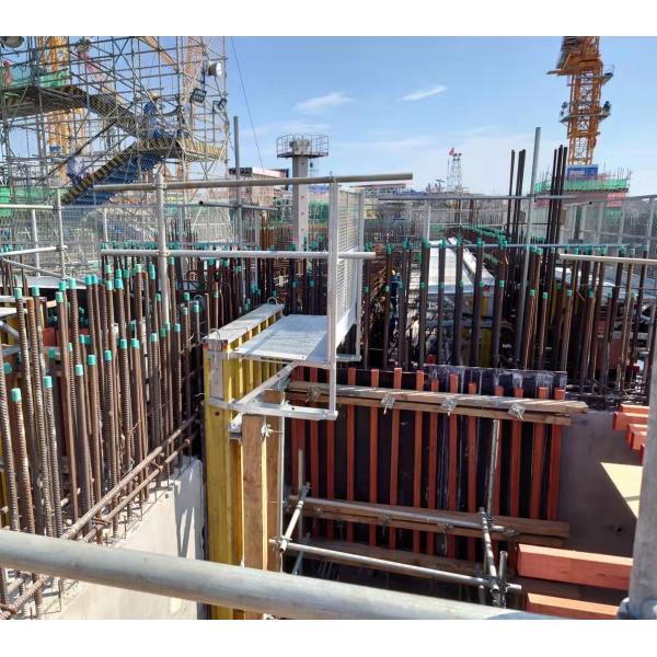 New type of Collapsible pouring bracket for large-size wall formwork