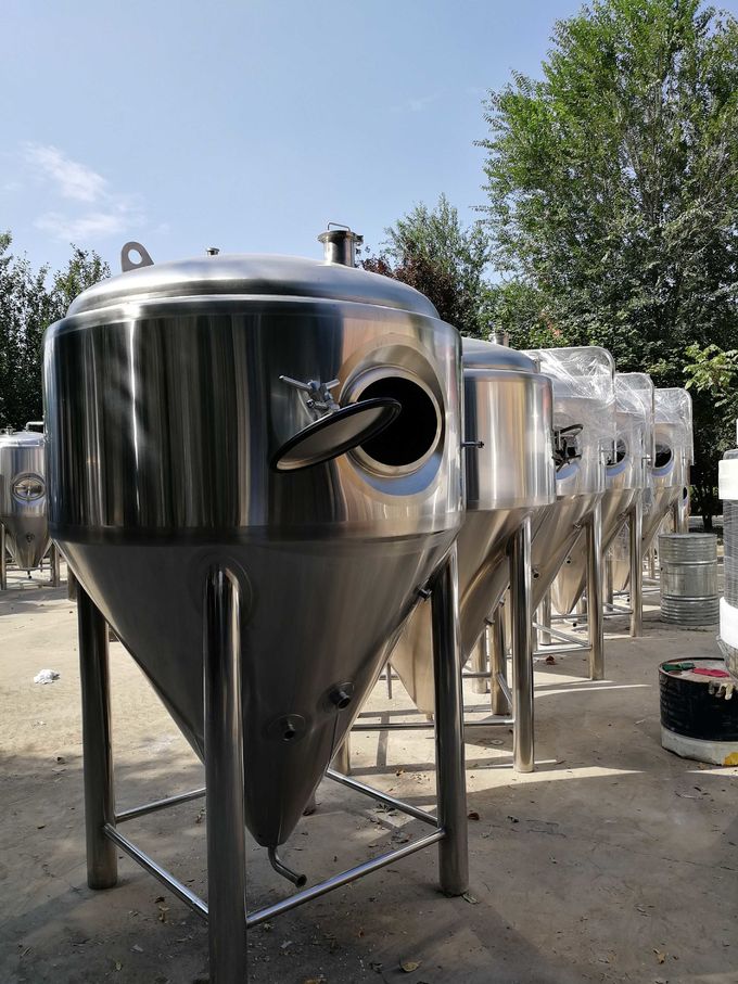 Brewery Beer Fermentation Tank 4000L Volume Side Manhole With Cooling Jacket