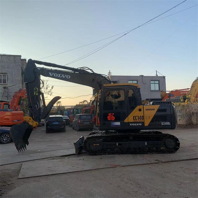 15 Ton Volvo EC140 Track Digger with 12920KG Operating Weight and 0.5m3 Bucket Capacity
