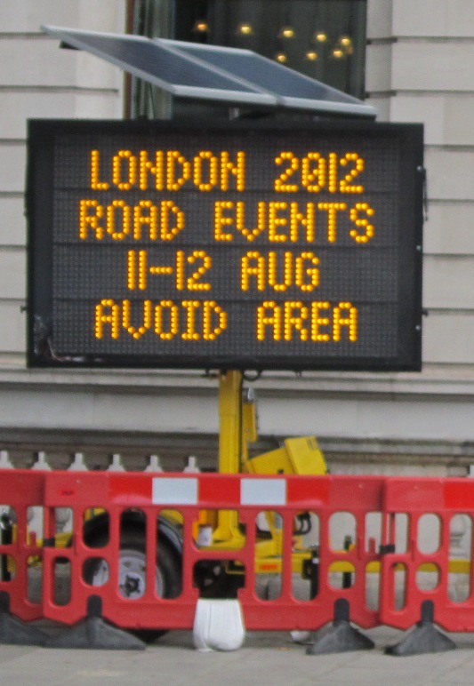 P31.25 Yellow LED Traffic Signs Warning Essential For Variable Message Signs