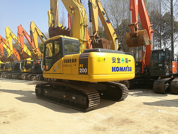 20 Ton Komatsu PC200 Second Hand Excavator with 2000 Working Hours and 0.9CBM Bucket