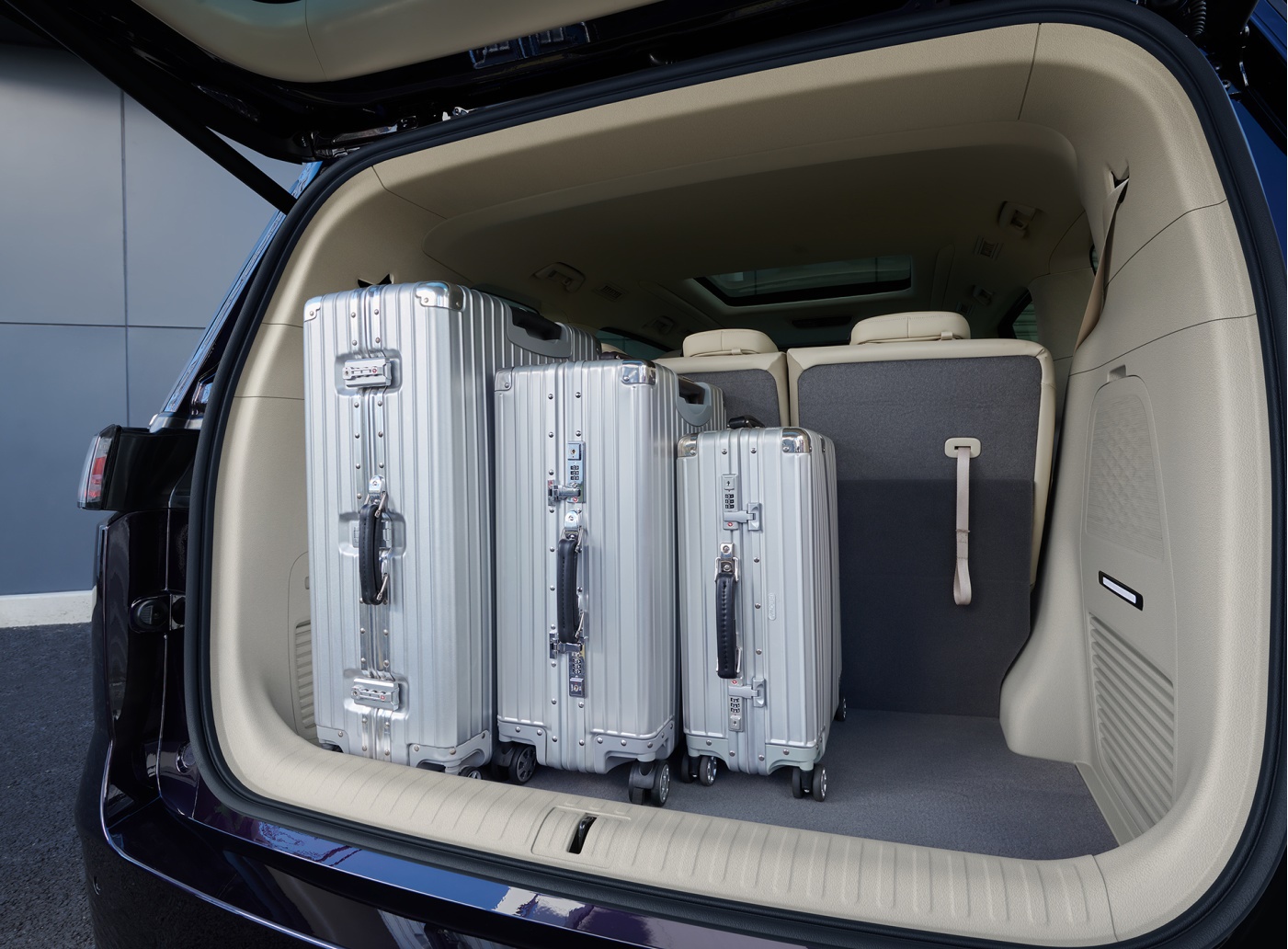 2024 Voyah Free Dreamer Left Hand Luxury Leather MPV EV Maximum Torque 620Nm Fuel Pure Electric Automotive Battery Automobile