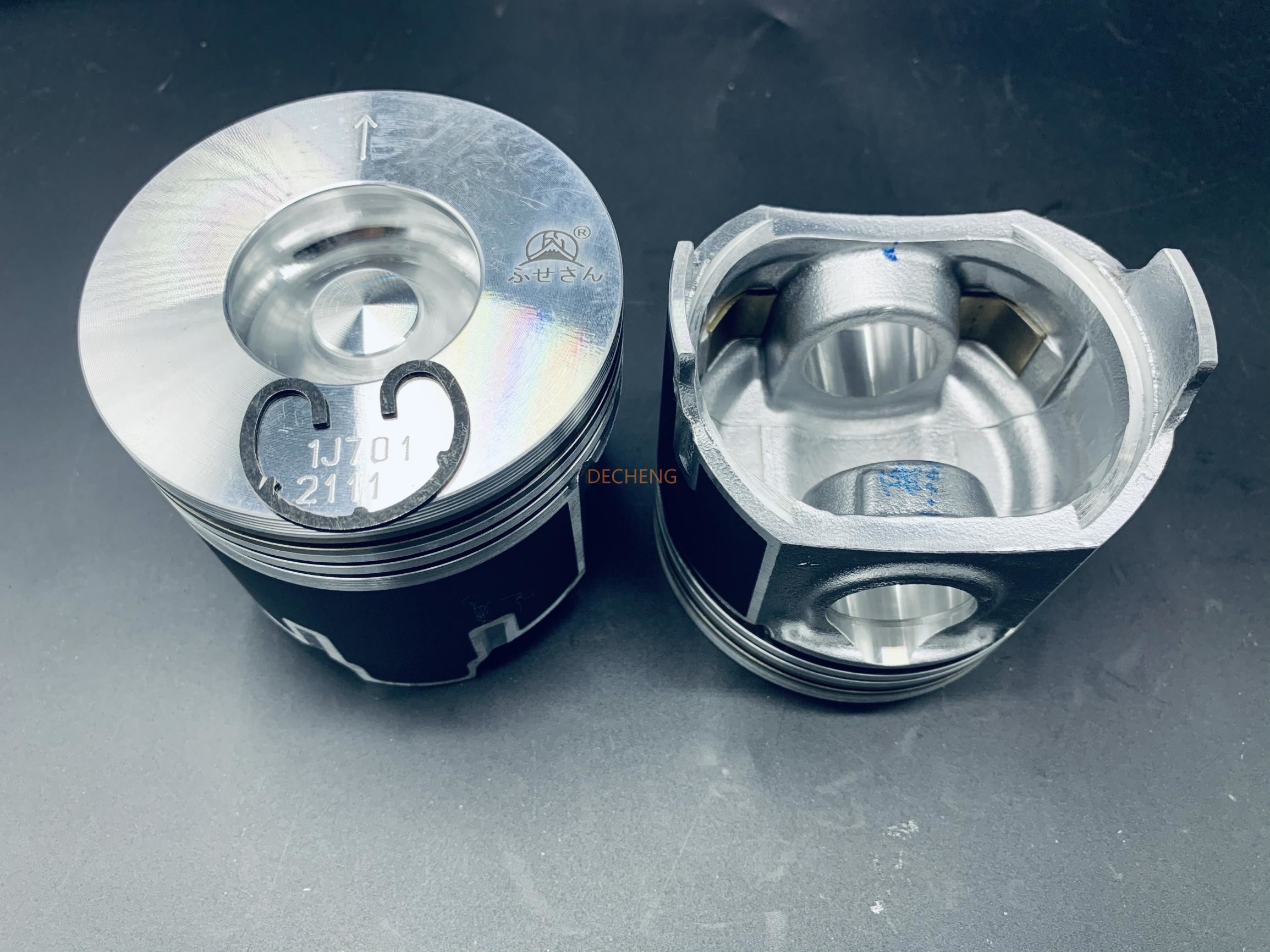 1J700-2111 Hitachi Engine Parts V2607 XG75 EC60 80.5mm 87Mm Piston