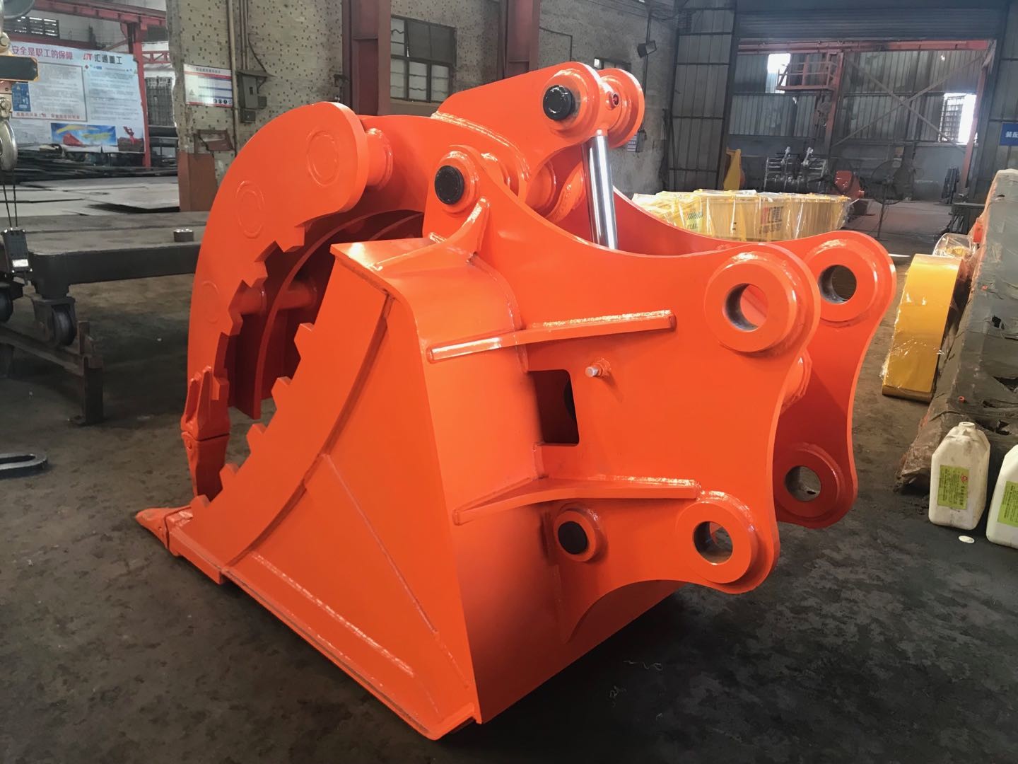 A Check Valve Qc Process Mini Hydraulic Excavator Thumb Bucket For Mini Excavators SOLAR 55WV