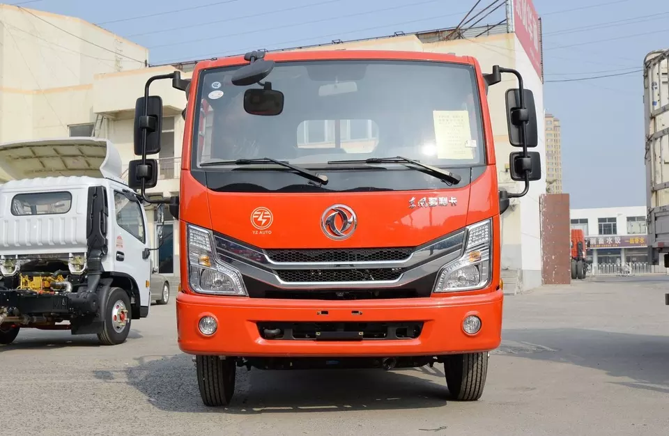 Customizable 4X2 10T Light Duty Cargo Truck with 4.2-5.3m Tank Length and 2 Passengers