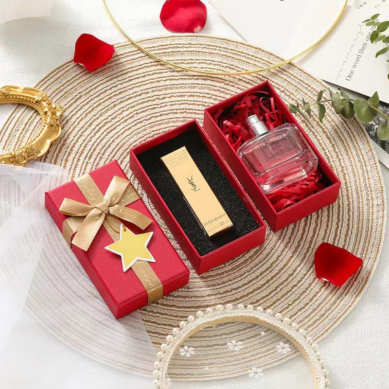 Long lasting and Sturdy Christmas and Valentine's Day Gift Fancy Packaging Box with Glossy or Matte Lamination
