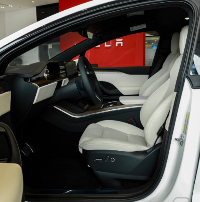 2023 Tesla Model X Double Motors All-Wheel-Drive Version 5 Door 5 Seats SUV