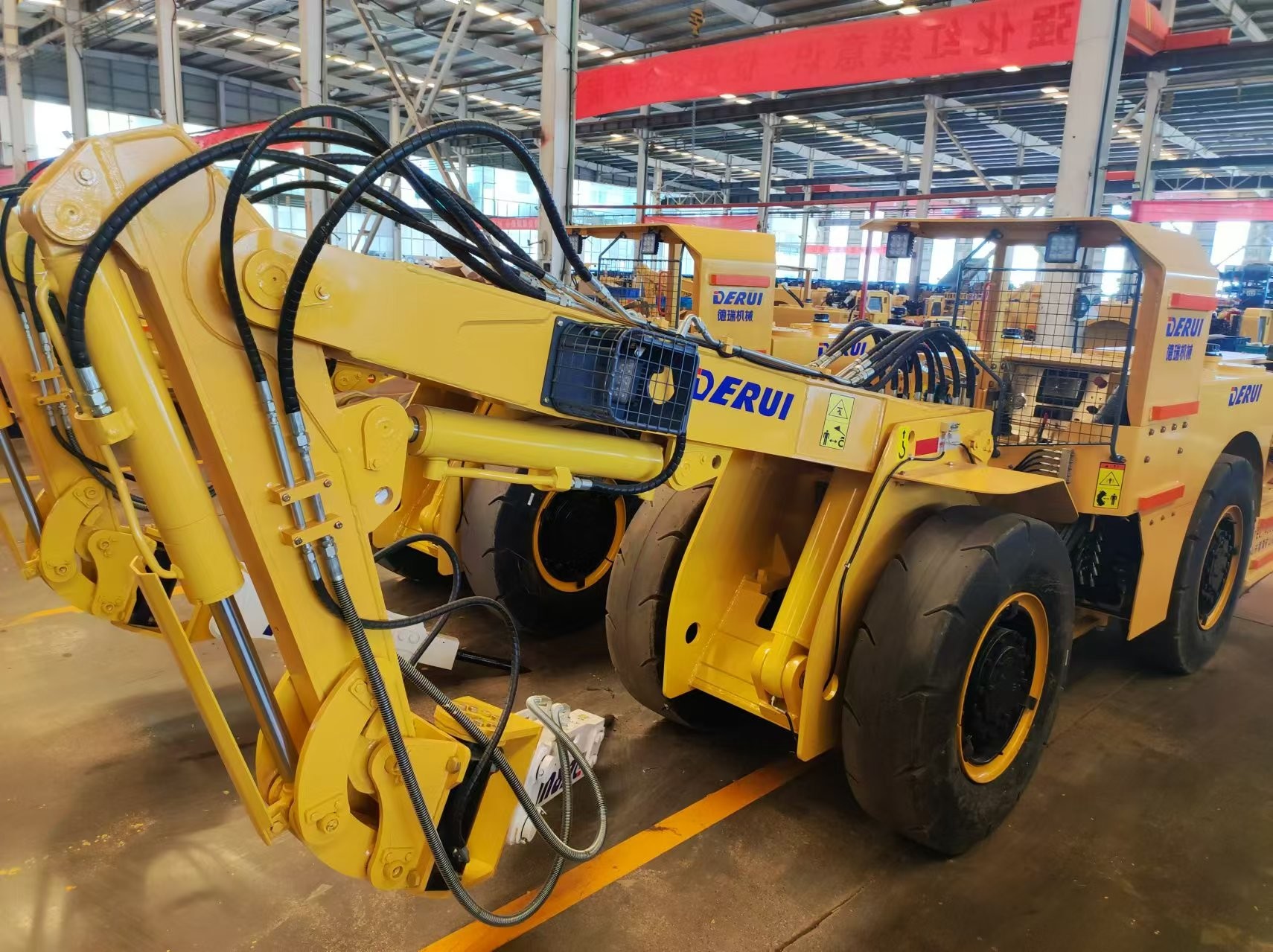 Rock Drill Scaling Jumbo Underground Usage YANMAR / DEUTZ Diesel Engine