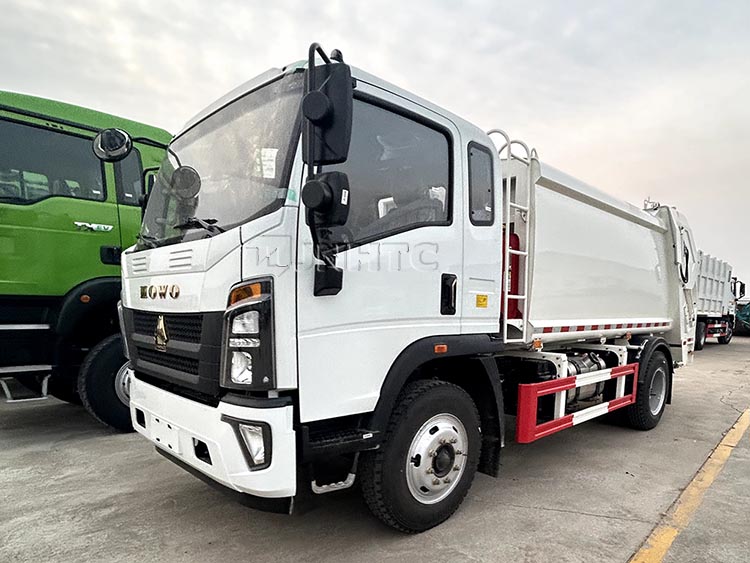 HOWO Light Garbage Truck 10 M3 4X2 Small Garbage Compactor Truck