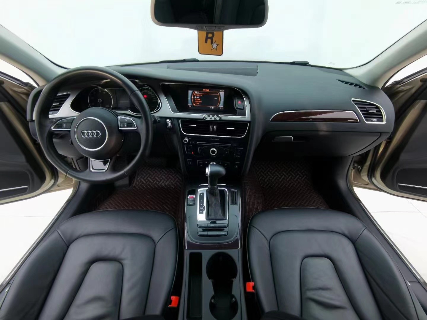 Audi A4 2.0T Comfort Edition Midsize Car Black Interior Bilateral Electric Seats