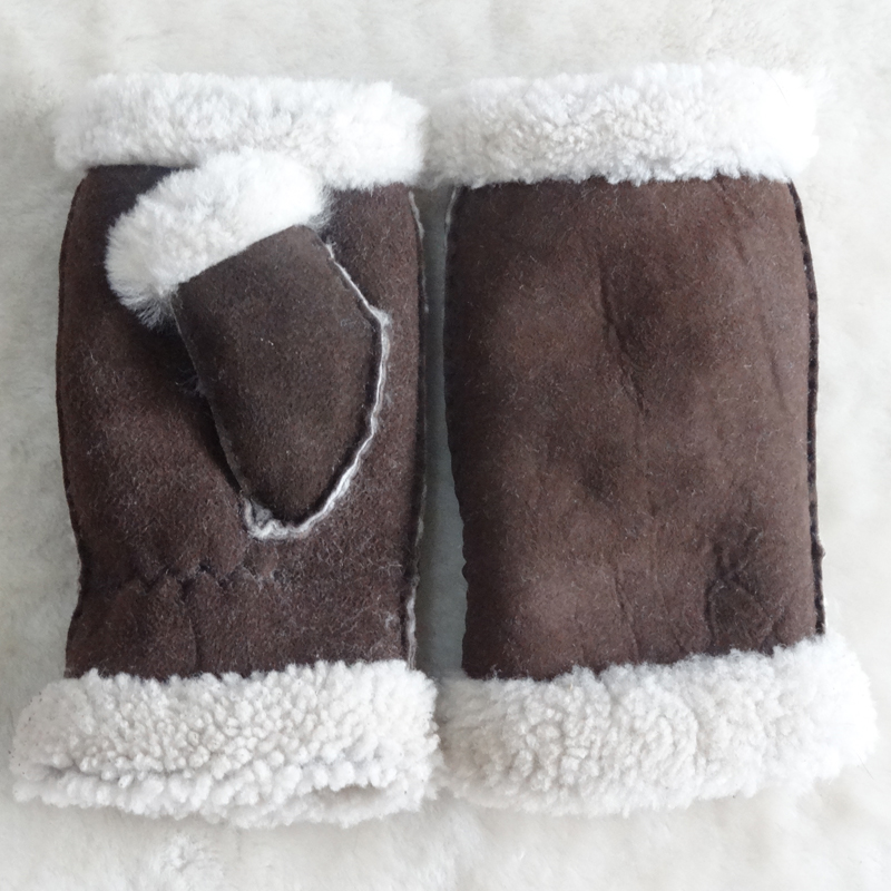 Wholesale sheepskin leather snow mitten gloves in winter