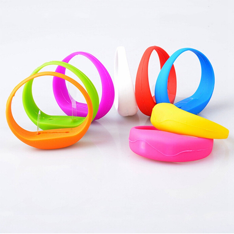 Night Run Motion Activated Light up Controllable Concert LED Silicone Glow Bangle Bracelet Concert Wristband for sale